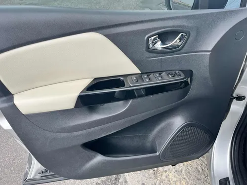 Renault Captur 2.0 Intens Automática