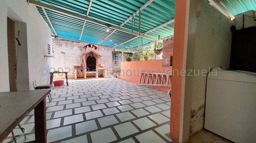 Casa En Venta En Las Mayas El Limón Excelente Estado De Conservación Amplia Cómoda Económica Lista Para Firmar Nela 25-4637