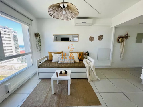 Venta Y Alquiler Invernal De Apartamento Moderno Y Luminoso En El Corazón De La Peninsula De Punta Del Este