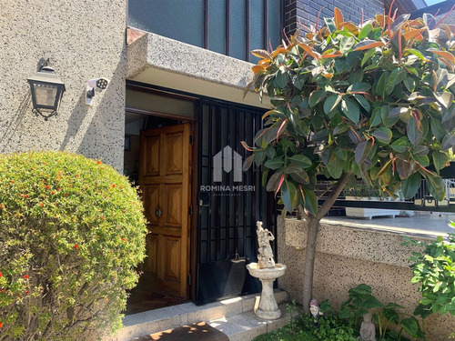Casa En Venta De 3 Dorm. En Las Condes