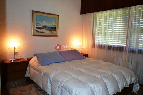 Casa De 5 Dormitorios Y Piscina En Zona De Cantegril- Ref: 4334