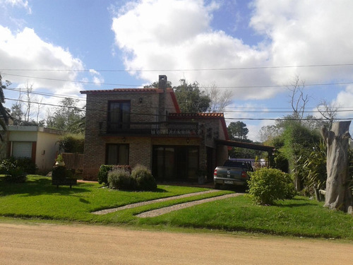 Hermosa Propiedad En Zona Residencial De Piriápolis