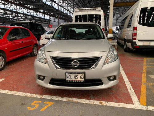 Imagen 2 de 13 de Nissan Versa 1.6 Advance Std 5 Vel Ac 2013