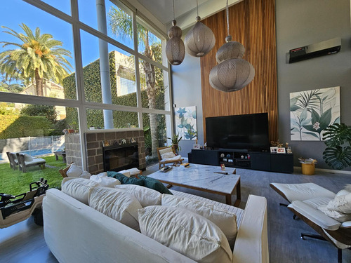 Espectacular Casa En Barrio Semi Privado