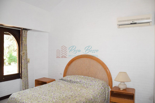 Imagen 22 de 30 de Hermosa Propiedad Con Gran Jardin En Zona Residencial