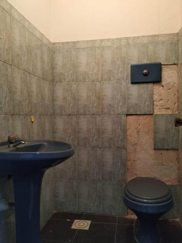Local De 498m2. 4 Oficinas. 5 Baños.-
