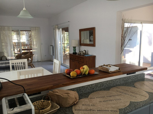 Casa Muy Luminosa, Amplios Placards En Dormitorios, Jardin Con Árboles