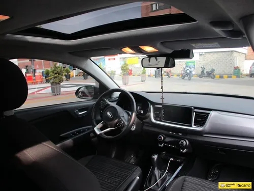 Kia Stonic Zenith Hybrid 4x2 1000cc Mt Aa