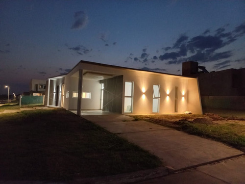 Casa En Venta En Las Quintas 2