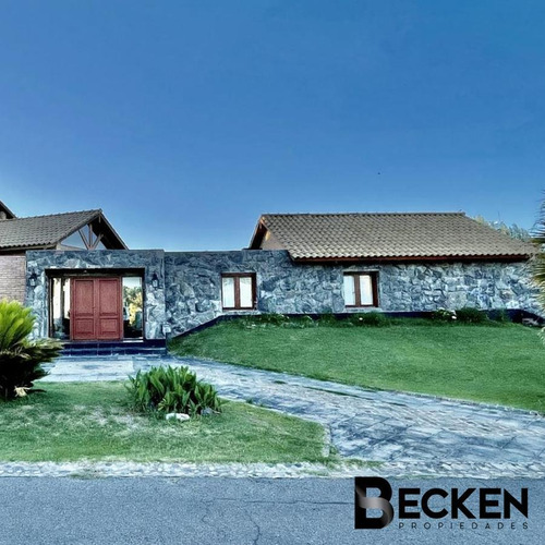 Imagen 1 de 22 de Casa Venta Lomas De La Carolina 4 Dormitorios