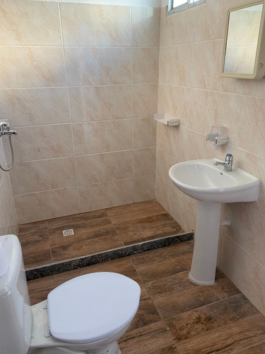 Casa En P.h Alquiler 2 Dormitorios Unión Con Patio Sin G.c