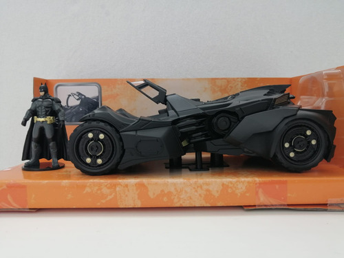Jada Batman Arkham Knight Batmobile & Batman Escala 1:24 Negro (Usado)