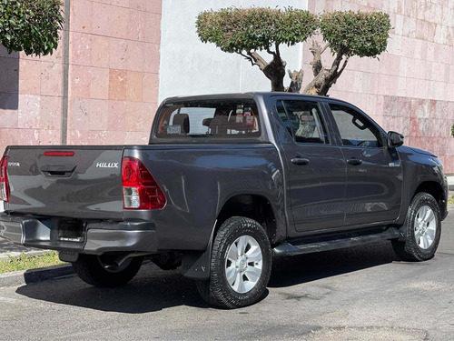 Imagen 8 de 15 de Toyota Hilux 2018 2.7 Cabina Doble Sr Mt