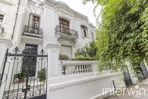 Casa De 8 Amb., Con Piscina Y 3 Cocheras. Belgrano - Venta