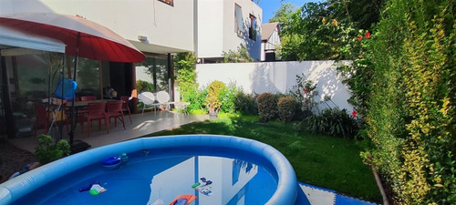 Casa En Venta De 4 Dorm. En Las Condes Apumanque J80