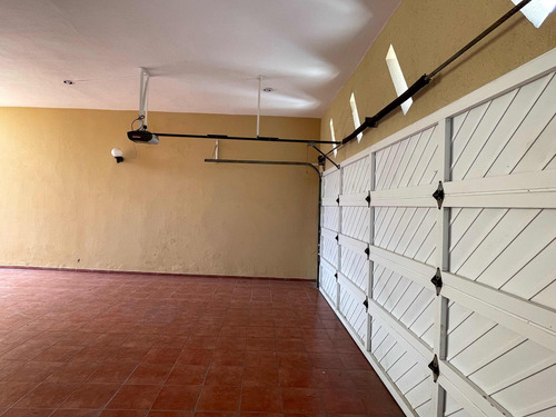 Casa De Dos Niveles En Venta En El Fracc. Virginia En Boca Del Río, Veracruzubicada En Uno De Los Fraccionamientos De Mayor Plusvalía En El Puerto De Veracruz, A 50m De La Ave. Juan Pablo Ii