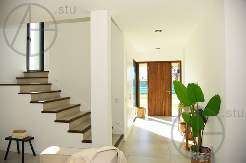 Casa En Venta De 5 Ambientes En Puertos