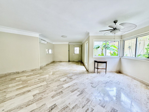 Alquiler O Venta ! Preciosa Casa En Cacicazgos ! Moderna, Fresca Y Clara !