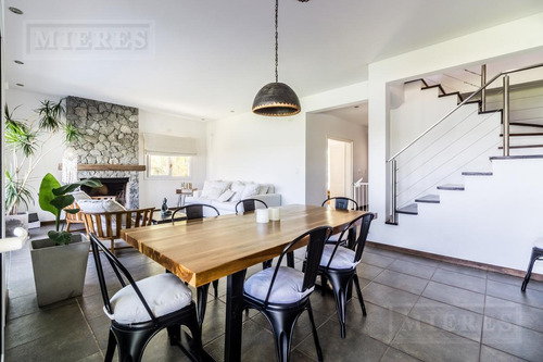 Casa En Venta Sobre Lote A La Laguna - San Agustín, Villanueva.