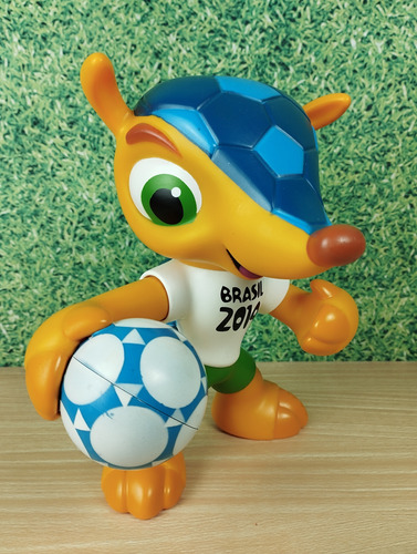 Boneco Mascote Fuleco Copa Do Mundo 2014 Oficial Fifa 22 Cm (Usado)