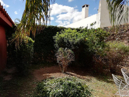 Barrio Juniors - Se Vende Casa De 2 Dorm - Patio Con Asador - Disponibilidad Inmediata