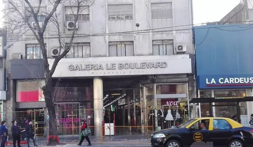 Venta Local Galería Le Boulevard Flores Centro Comercio