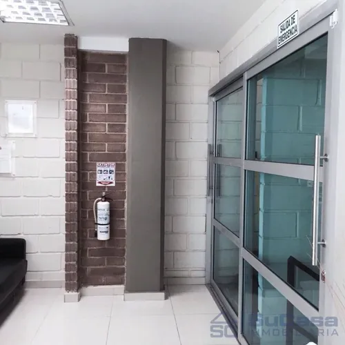 Arriendo-venta Bodega Completamente Pintada Valor De Venta : $2,147,483,647 Cod. 37036