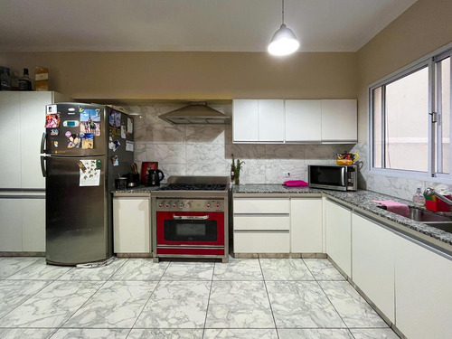 Piso Exclusivo De 5 Dormitorios Con 3 Baños Y Cochera