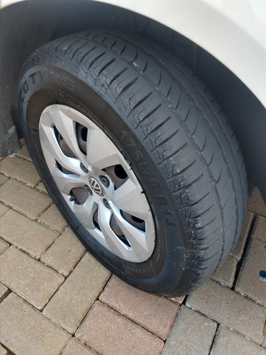 Volkswagen Voyage 2015 1.0 Trendline Total Flex 4p