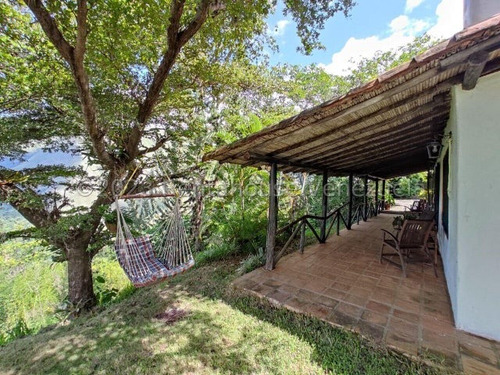 Casa De Campo En Venta En Hacienda Loma Brisa La Victoria 24-763 Wjo