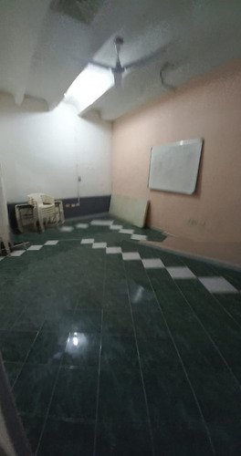 Amplio Local Comercial De 250 M² En Entrada De Zona Hotelera Ideal Para Bodega U Oficinas