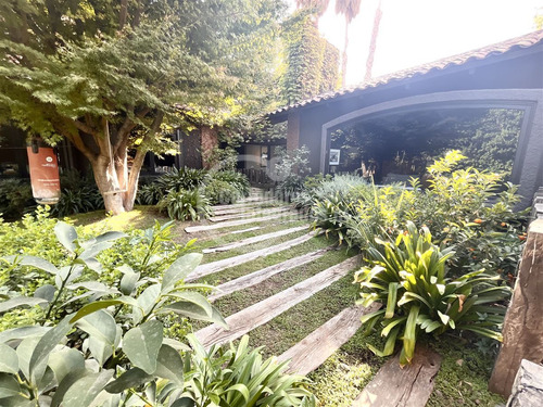 Casa En Venta De 5 Dorm. En Lo Barnechea