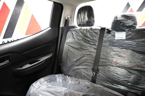 Imagen 9 de 15 de Mitsubishi L200 2022 4p Doble Glx L4/2.4 Man 4x2