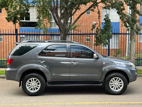Toyota Fortuner 4.0 Sr5