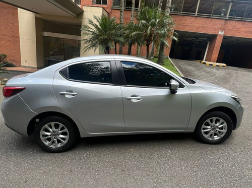 Mazda 2 Touring sedan
