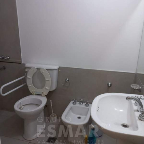 Alquiler Departamento De Tres Dormitorios, Dos Baños Y Con Cochera En Nueva Cordoba.