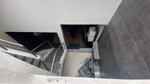 Casa En Venta En Echegaray, Remodelada.