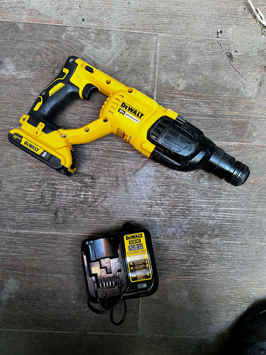 Taladro Rotomartillo Dewalt Dch133 Pila Cargador (Usado)