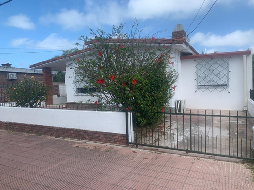 Casa Dos Dormitorios Dos Cuadras De La Playa