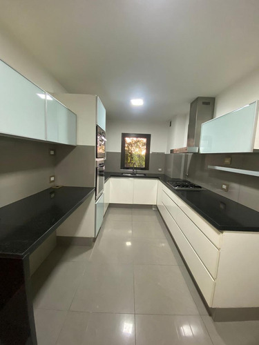 Departamento En Venta, Tres Dormitorios, Escritorio, Patio, Casonas Del Cerro