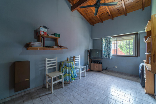 Casa De 5 Ambientes Con Patio Y Parrilla