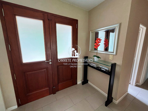 Casa En Venta Los Jazmines De 3 Dormitorios Y Dependencia. Pilar Del Este.