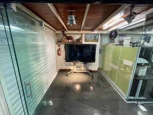 Oficina Remodelada Minimalista
