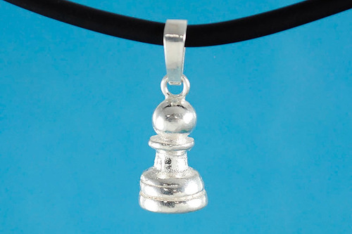 Imagen 2 de 4 de Dije Peón Ajedrez Plata Ley .925 Incluye Collar Caucho