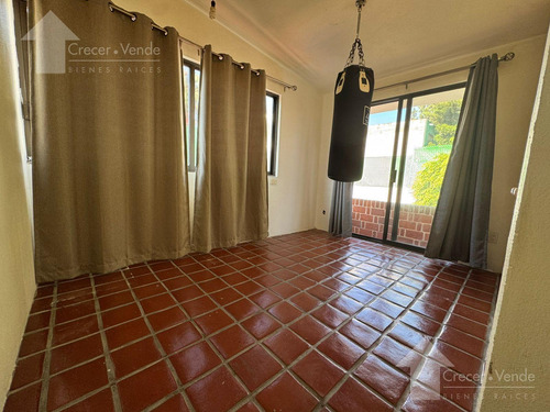 Casa Sola De Dos Niveles En Venta, En Privada Con Vigilancia En Lomas Tetela, Cuernavaca Morelos