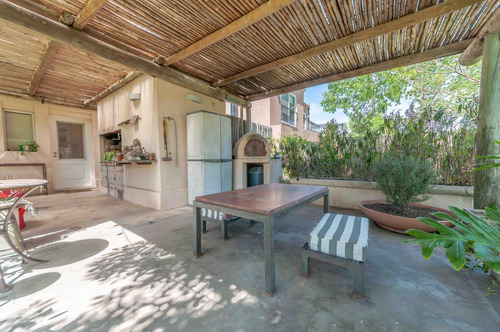 Casa Con 3 Dormitorios, Escritorio Y Playroom En Venta En Santa Barbara