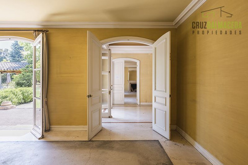 Casa En Venta De 4 Dorm. En Las Condes