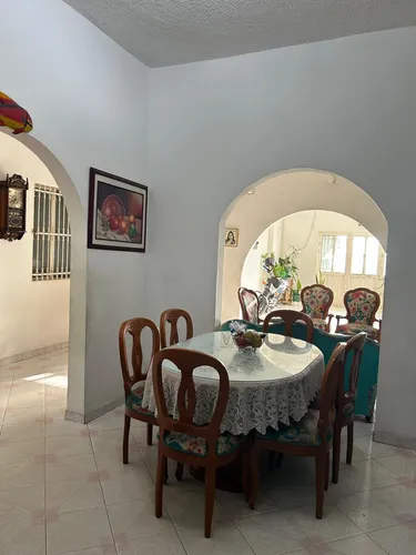 Casa Rentable Con 2 Apartamentos Y Un Local