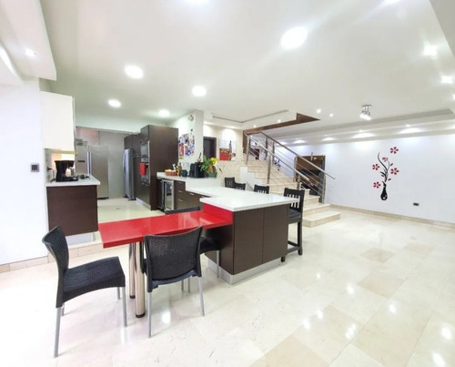Imagen 2 de 14 de Apartamento En Venta Urb. La Soledad Fm*