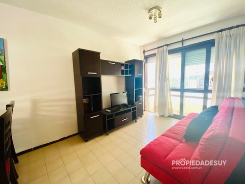 Apartamento Con Vista Al Mar De 1 Dorm. Playa Mansa, Punta Del Este- Ref: 806